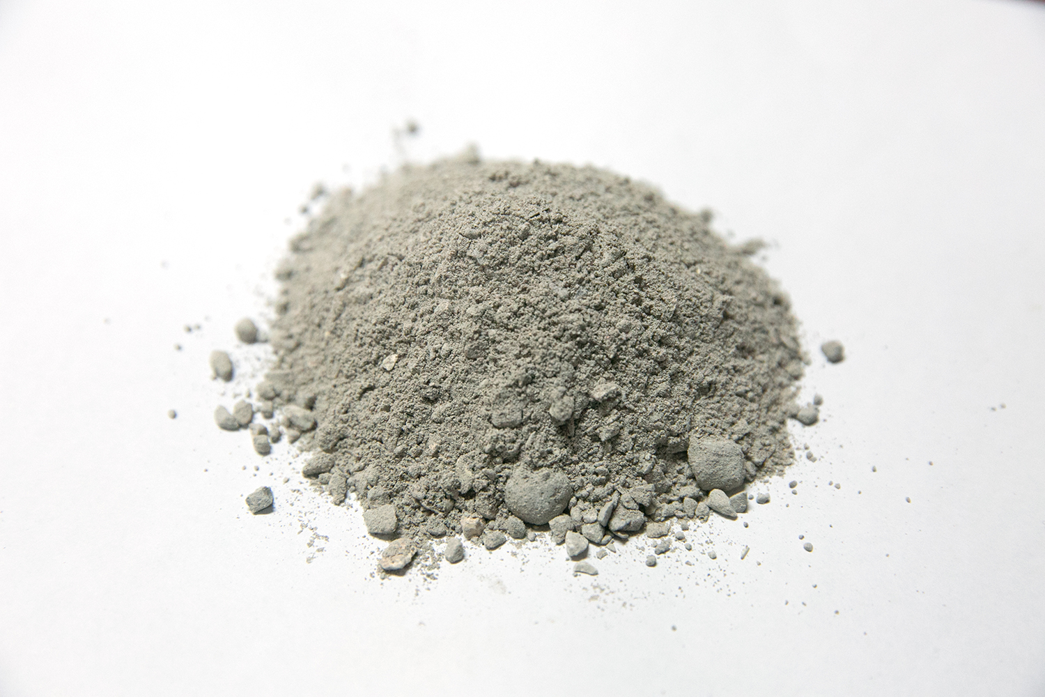 低水泥系列浇注料的技术关键超微粉的品种选择
